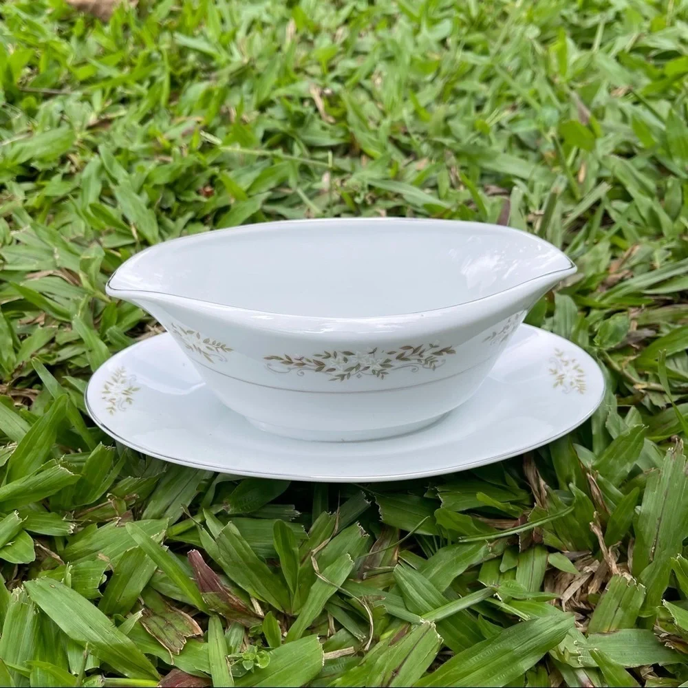 Vintage 326 Springtime Fine China Gravy Boat International Silver Co, Japan